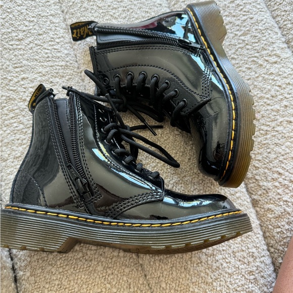 DR. MARTEN’S JUNIOR 1460 PATENT LEATHER BOOTS - Picture 6 of 7